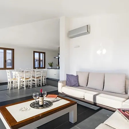 Lighthouse Holiday Home Àrbatax Esterno foto